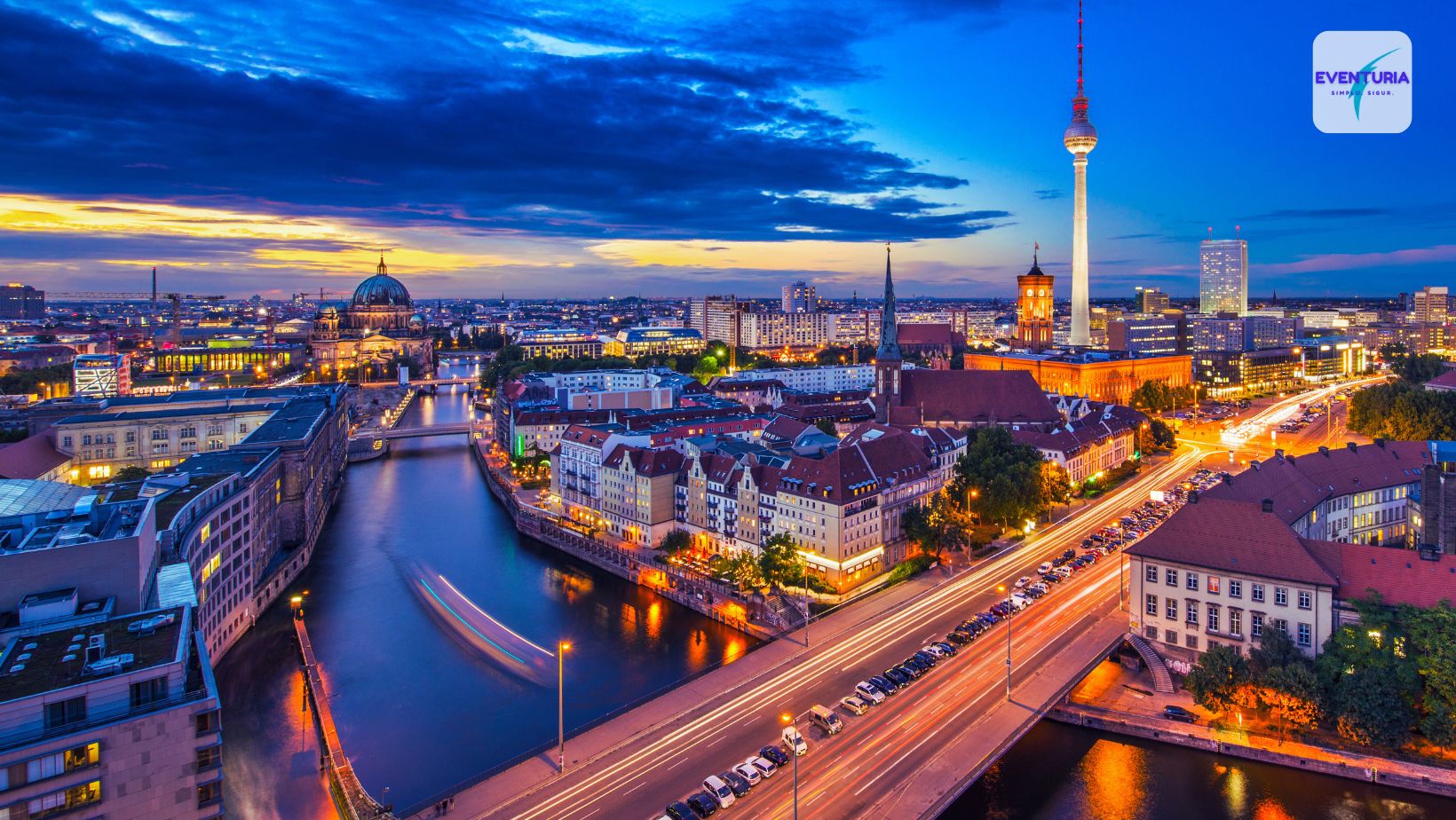 Peisaj panoramic al orasului Berlin pe timpul nopții